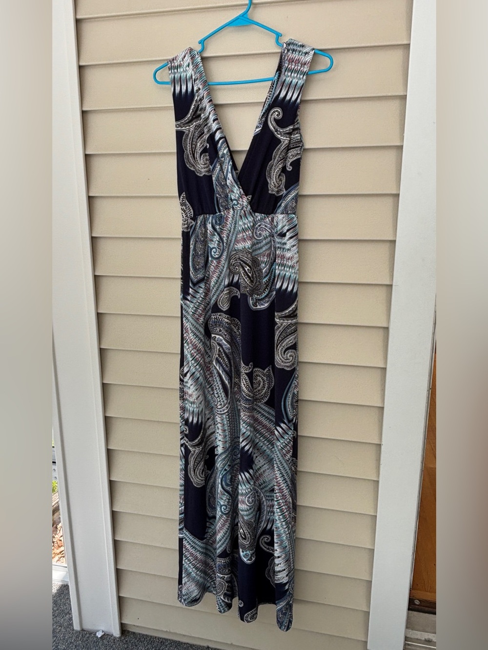 Renee C Sleeveless V-Neck Paisley Maxi Dress in Navy, size Small
